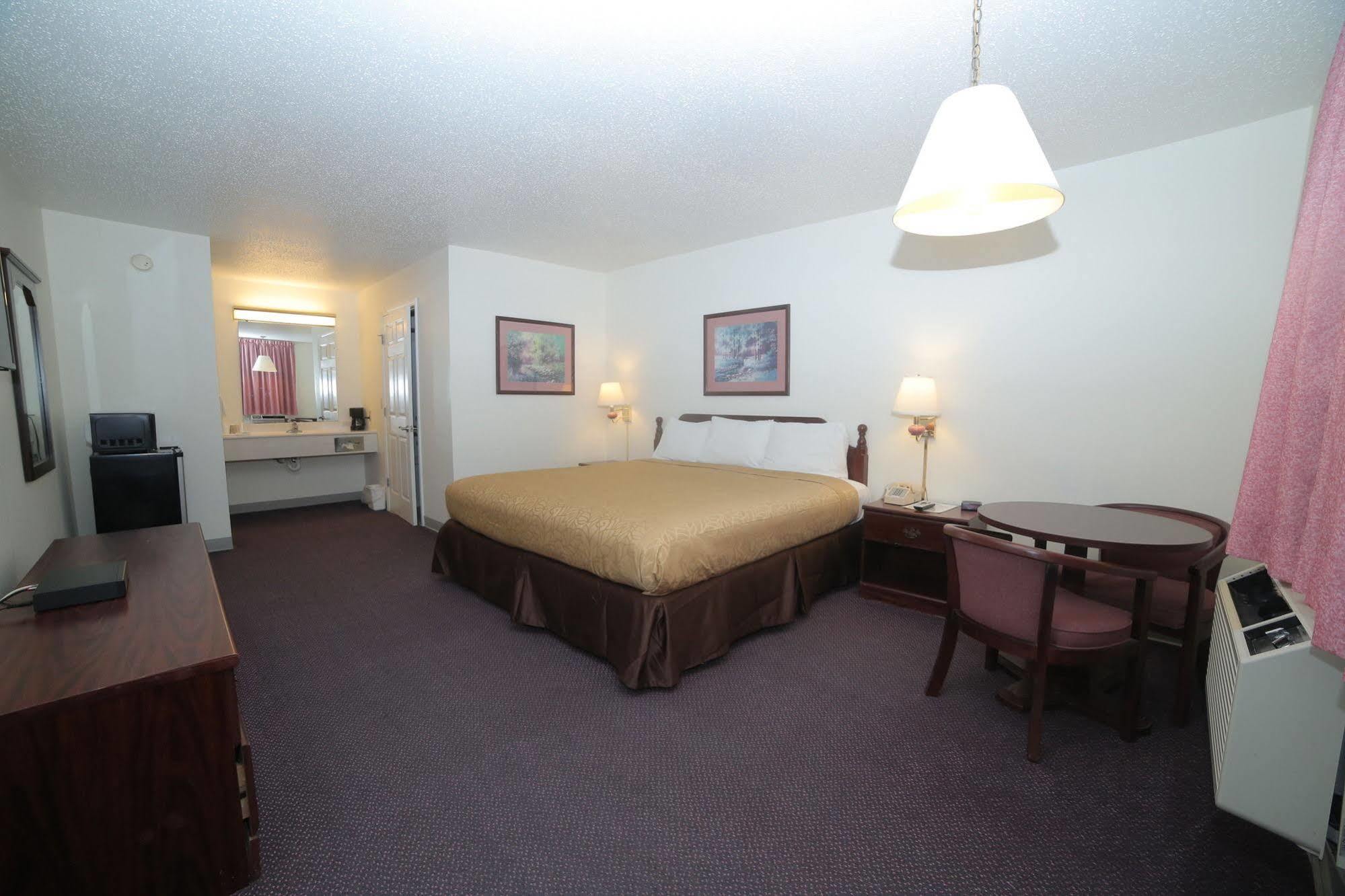 Madison Inn Lodge Fredericktown Exterior photo